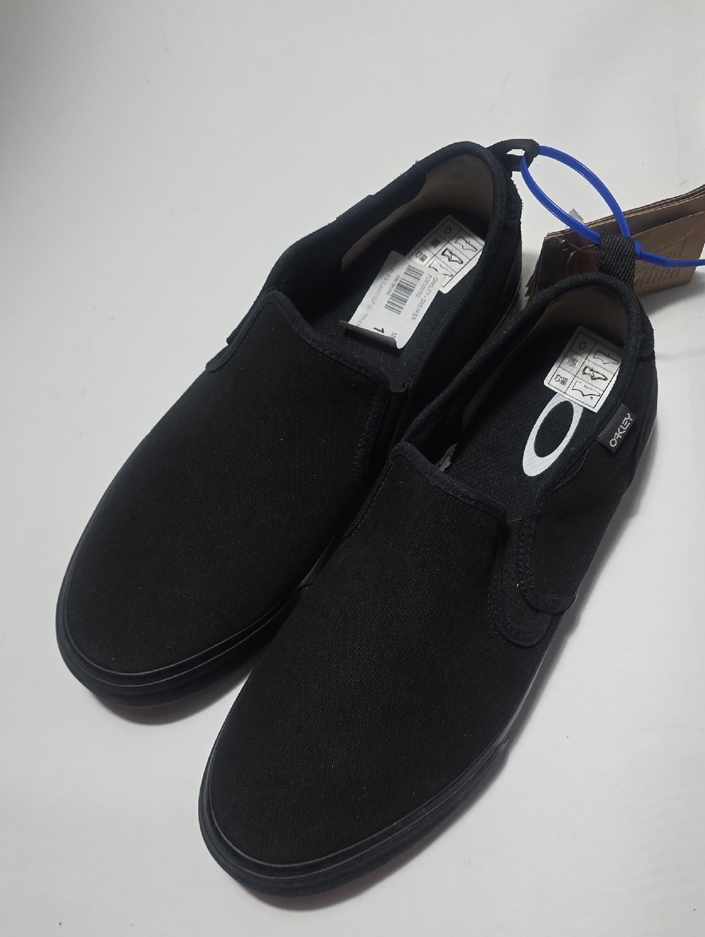 Brand New Mens "Oakley B1B Classic Slip On shoes" Color Blk/Blk